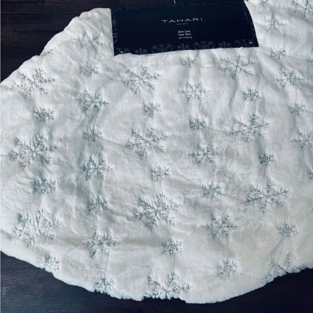 Tahari White Faux Fur Silver Sequin Holiday Christmas Tree Skirt